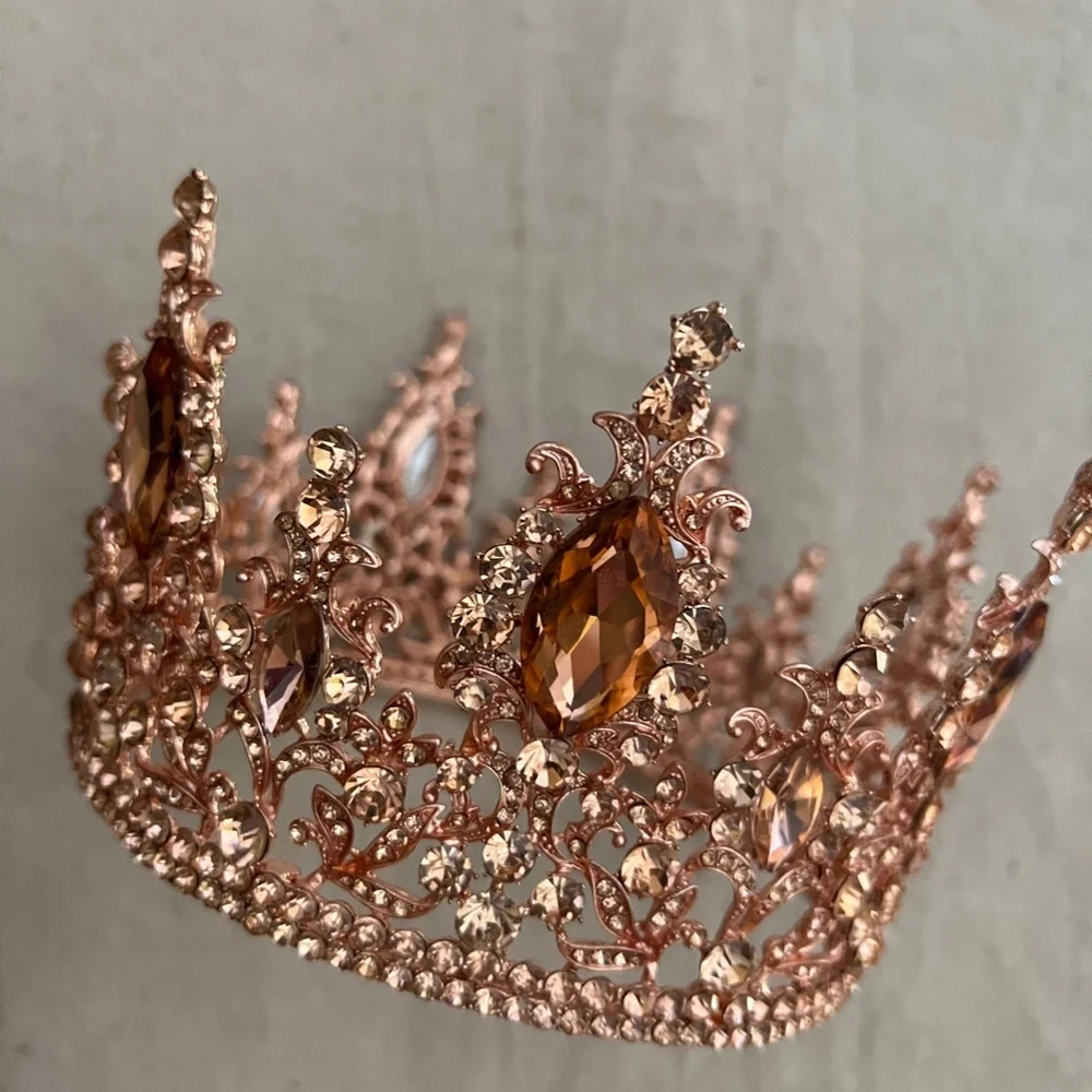 Beautiful Rose Gold Rhinestones Crown - Picture 10 of 14
